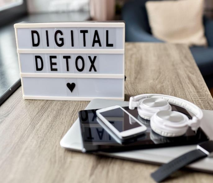 Digitális detox edzőknek és sportolóknak – miért kell néha offline lenni?